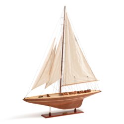 Model Endeavour Classic Wood by Authentic Models
