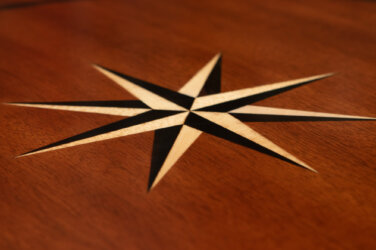 Ekskluzywny stolik Mariner Star by Authentic Models